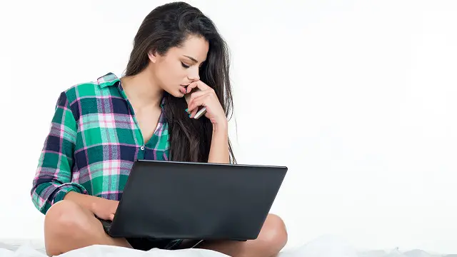 Mujer con computadora