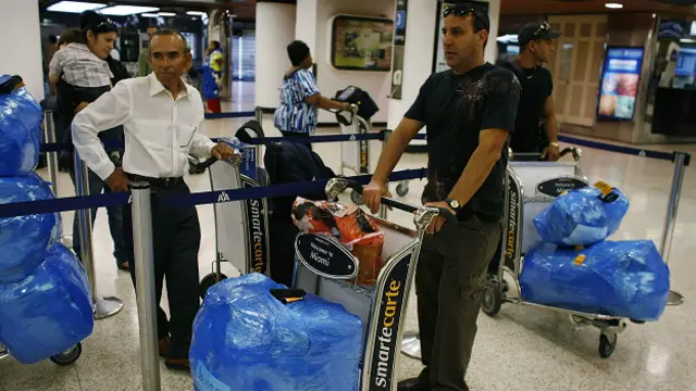 Avión sobrevolando Cuba