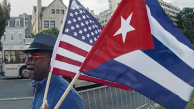 Banderas de Cuba y de EEUU