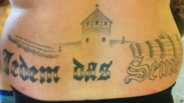 Kasus ini terungkap setelah beredar foto pria itu tengah bertelanjang dada di sebuah kolam renang di kota Oranienburg, Berlin, akhir November lalu.