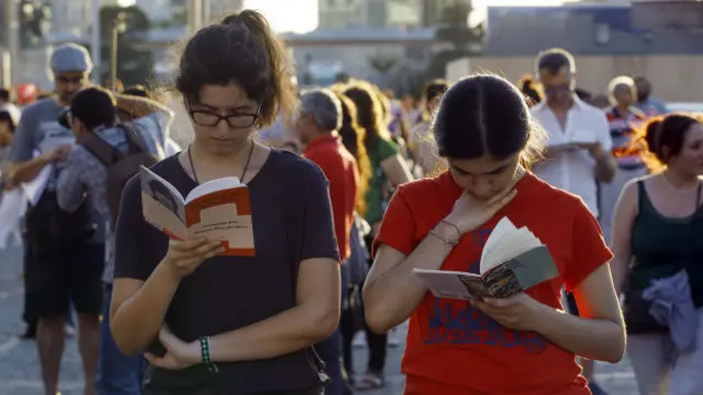 Gezi Parkı protestoları sırasında Taksim Meydanı'nda da kitap okuma eylemleri düzenlenmişti.