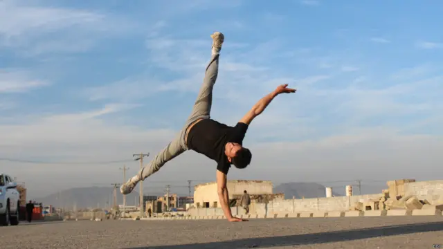 دوی وايي، هدف یې تر نړیوالو پورې د افغانستان د سولې د پیغام رسول دي. 