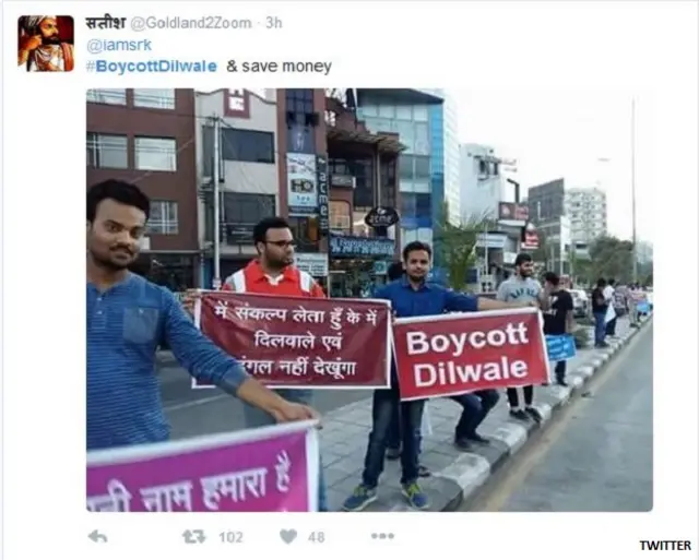 کئی ہندوں تنظیموں نے شاہ رخ خان کی اس فلم کا بائیکاٹ کرنے کا اعلان کیا ہے جبکہ بنارس جیسے شہروں میں اس کے خلاف پہلے ہی سے احتجاجی مظاہرے ہوتے رہے ہیں