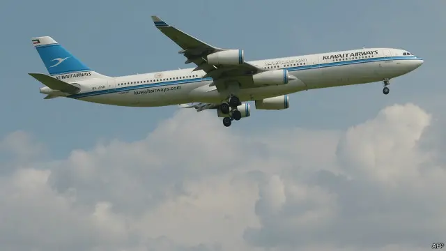 Kebijakan maskapai itu ditentang setelah menolak menjual tiket penerbangan kepada seorang warga Israel, Eldad Gatt di bandara Heathrow, London dua tahun lalu.