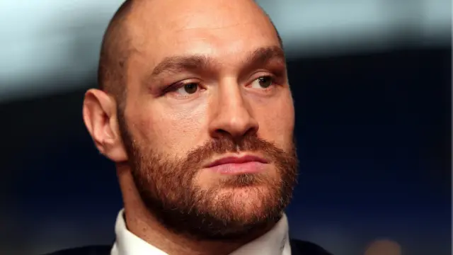 泰森·福里在记者会上