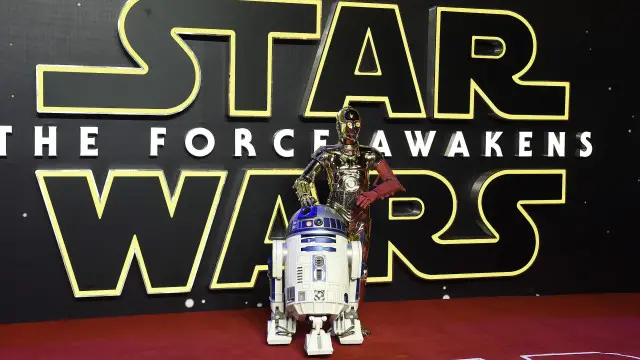 من المحتمل أن يكسر فيلم (القوة تستيقظ) الرقم القياسي لينضم إلى نادي الافلام التي حققت أكثر من ملياري دولار من أيرادات عرضها في العالم