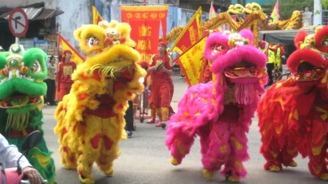 Múa lân ở Việt Nam
