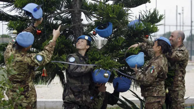 Світ захоплюють ялинки