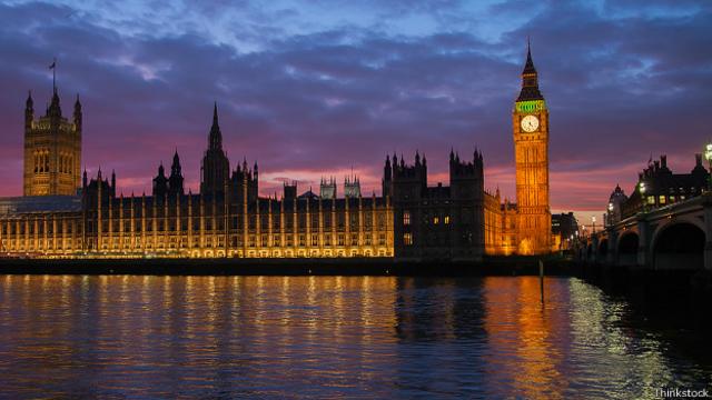 Парламент и Темза вечером