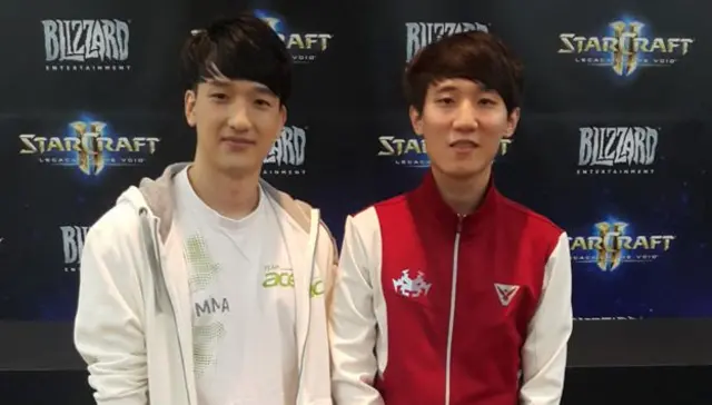 电子竞技高手MMA(左)和“炸弹手”