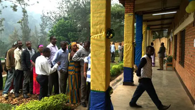 Ibiro by'amatora byatatswe amabara y'ibendera ry'igihugu