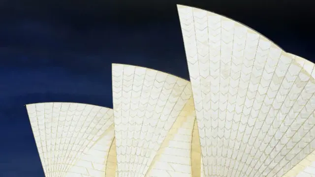 引人注目的屋頂由一個巨大平台上大量巨大的拱形「貝殼」環環相扣組成。（照片來源：Julian Finney/Getty Images）