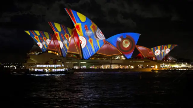 1999 年，約恩·烏松應邀擔任悉尼歌劇院的設計原則和未來建設指導。（照片來源：Saeed Khan/AFP/Getty Images）