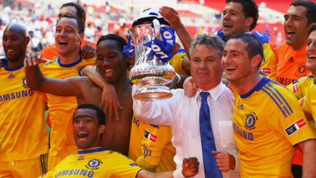 Ниддинк и игроки "Челси"