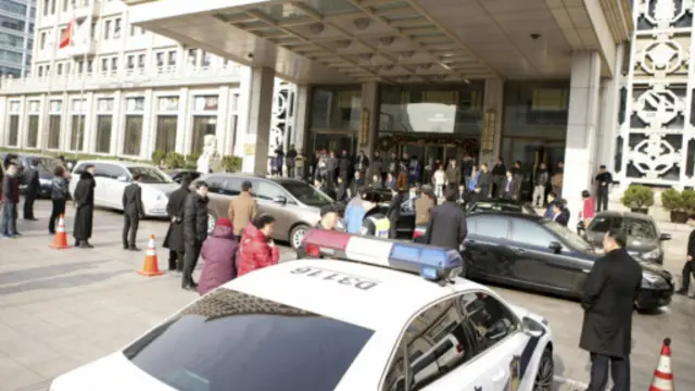 北京民族饭店门前的警车