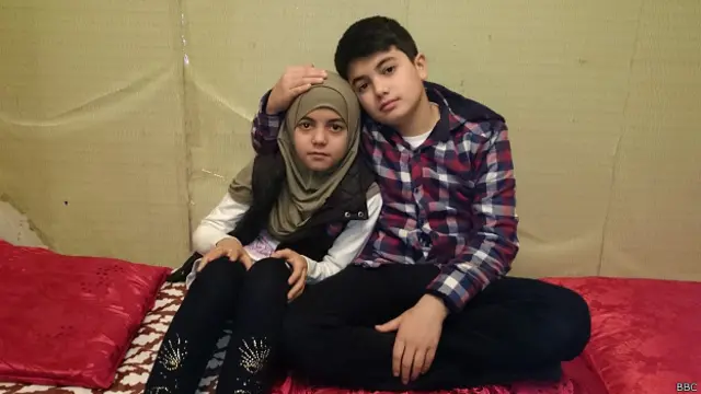 10 yaşlı qızı Məsumə və 11 yaşlı Məhəmməd atalarının yolunu gözləyir.