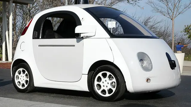 غوغل قالت إن إصرار إدارة السيارات في ولاية كاليفورنيا على وجود سائق برخصة في السيارة ذاتية القيادة أمرا محيرا.