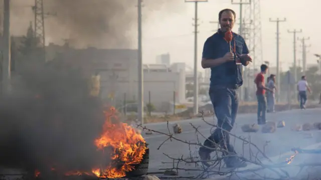 Rudaw TV Diyarbakır temsilcisi Maşallah Dekak, "Dışlayıcı, ötekileştirici tavır ve politikalara maruz kalıyoruz" diyor.
