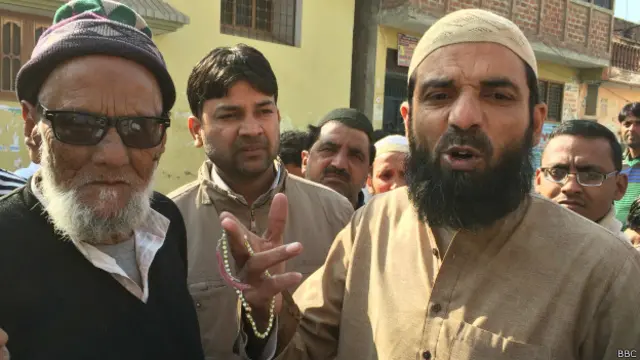 دیپ سرائے کے لوگوں کا کہنا ہے کہ ان کی وطن پرستی کا امتحان لیا جا رہا ہے