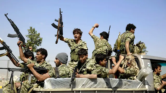 القتال دائر بين الحكومة اليمنية والحوثيين رغم الاتفاق على هدنة لمدة أسبوع