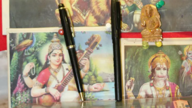 कलम और पोस्टर