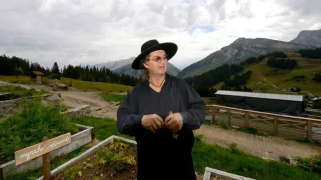 اینیسی میں عدالت کو یہ بھی بتایا گیا کہ ویریٹ نے اس زمین کو بھی خشک کرایا جس میں نمی پائی جاتی تھی