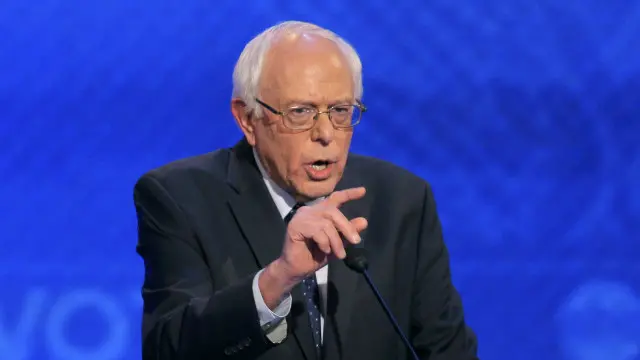 伯尼·桑德斯在辩论会中