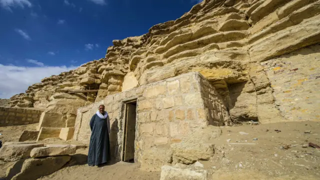 مدخل قبر مايا مرضعة الملك المصري القديم الشاب توت عنخ أمون. (أ.ف.ب.)