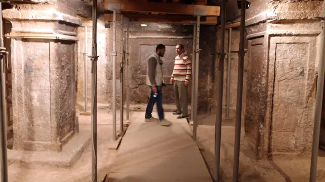 اكتشف القبر عام 1996، وافتتح للزائرين في العشرين من ديسمبر / كانون الاول 2015. (EPA)
