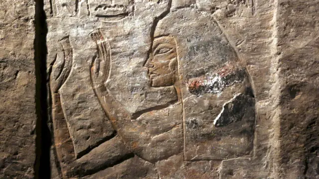 جدارية فرعونية في قبر مايا. (رويترز)