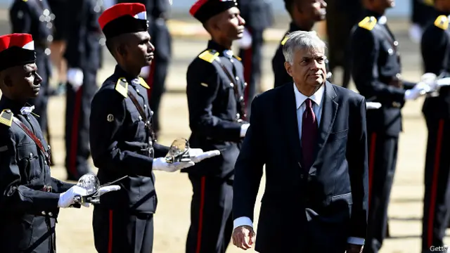 'මම බෞද්ධයෙක්, මම සිංහලයෙක් ඒ වගේම ශ්රී ලාංකිකයෙක්. බේදී ගිය රට ඒකරාශී කිරීම මගේ එකම අරමුණයි. අප ඉදිරියට යා යුතුයි.'