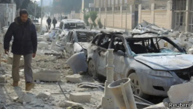 Se cree que el ataque pretendía destruir las casas en las que se resguardaban los miembros de varios grupos islamistas.