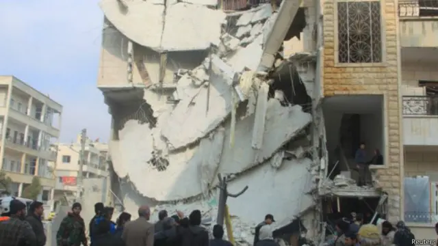 ادلب صدر بشار الاسد کی حمایت کےگڑھ صوبہ لتاکیا کے قریب واقع ہے