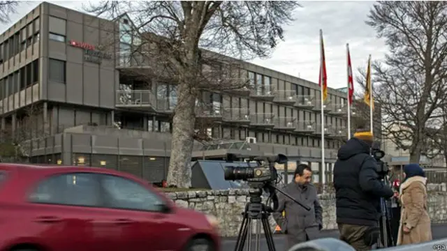 جرت المفاوضات تحت اجراءات امنية مشددة في قرية ماكولين القريبة من بيل بسويسرا