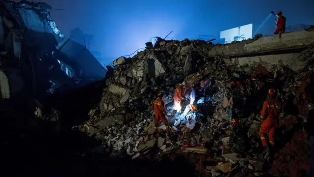 Hingga Selasa (22/12) pagi waktu setempat, 81 orang masih dinyatakan hilang.