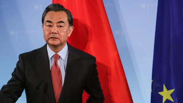 中国外交部长王毅19日在德国柏林出席新闻发布会。