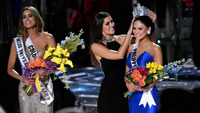 تاج به صاحب اصلی می‌رسد