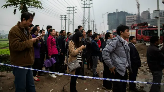 Kurtarma çalışmaları devam ederken kayıplardan haber bekleyen Şenjenliler