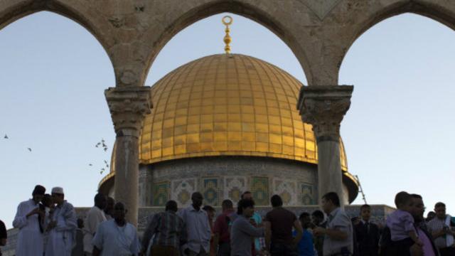 耶路撒冷圆顶清真寺（Dome of Rock）的晨祷（图片来源：AFP/Getty Images）