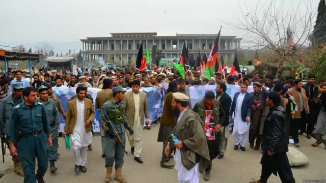 لاریونیانو له حکومته دا غوښتنه هم لرله، چې د کونړ پر سیند دې د برېښنا بند جوړ کړي او دې چارې ته دې لومړیتوب ورکړي. 