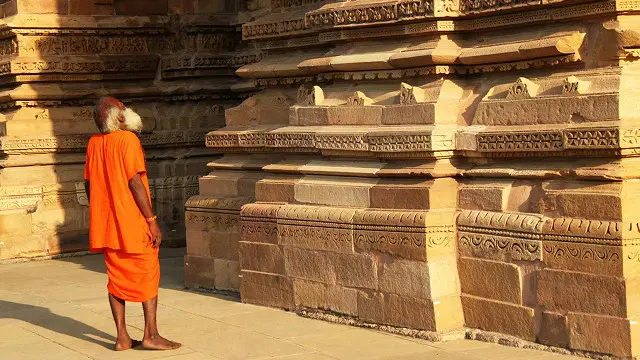 Відвідувач храму