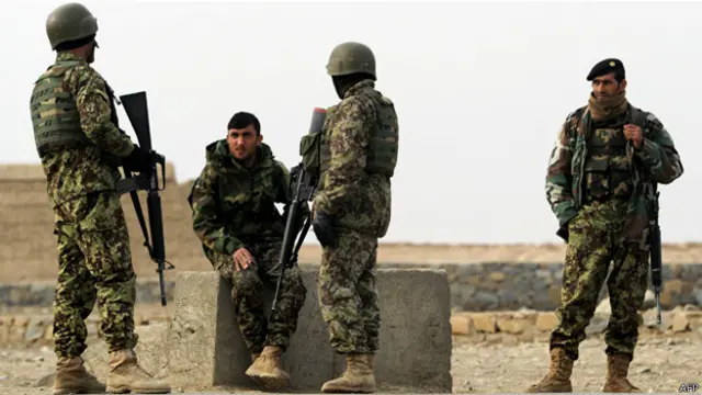 جنود افغان في قاعدة باغرام الجوية