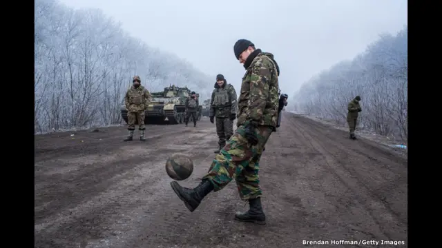 У лютому 2015-го року після тривалих перемовин у білоруській столиці підписали домовленості, що мали стати інструментом мирного врегулювання конфлікту на сході України. Але станом на кінець року у деяких регіонах Донеччини та Луганщини і досі чути стрілянину.