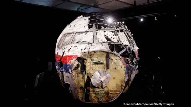 Рада безпеки Нідерландів заявила, що малайзійський "Боїнг" рейсу MH17, що розбився на сході України у липні 2014 року, був збитий ракетою класу земля-повітря з установки "Бук".