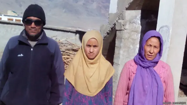 सादिक़ शेख़ अपने परिवार के साथ.