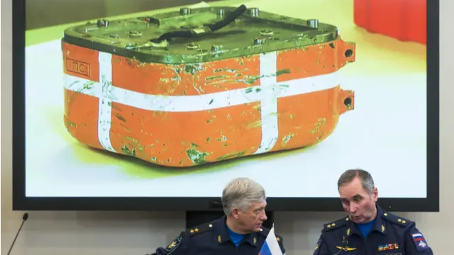 وزارة الدفاع الروسية تقول إن 13 رقاقة إلكترونية من بين 16 في الصندوق مدمرة تماما