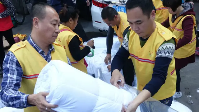 廣東汕頭慈善機構21日緊急調集物資支援。