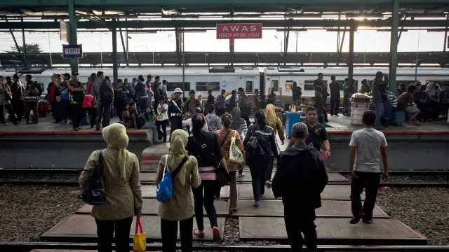 Penelitian LBH Jakarta menilai dari 10 stasiun kereta commuter yang jadi sampel, kondisinya 'tak aksesibel' buat kelompok difabel.