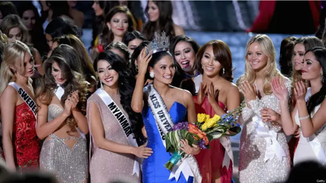 رواں سال مس یونیورس کے مقابلے میں 80 خواتین اتری تھیں۔ مقابلے کے اختتام پر مقابلے میں شریک تمام خواتین نے فاتح کو مبارکباد پیش کیا۔