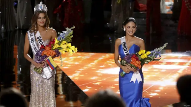 مس کولمبیا 21 سالہ ارياڈنا گوٹيریز کے سر پر مس یونیورس کا تاج محض دو منٹ تک رہا۔ اس بھول پر سوشل میڈیا پر بڑے پیمانے پر تنقید کی جا رہی ہے۔